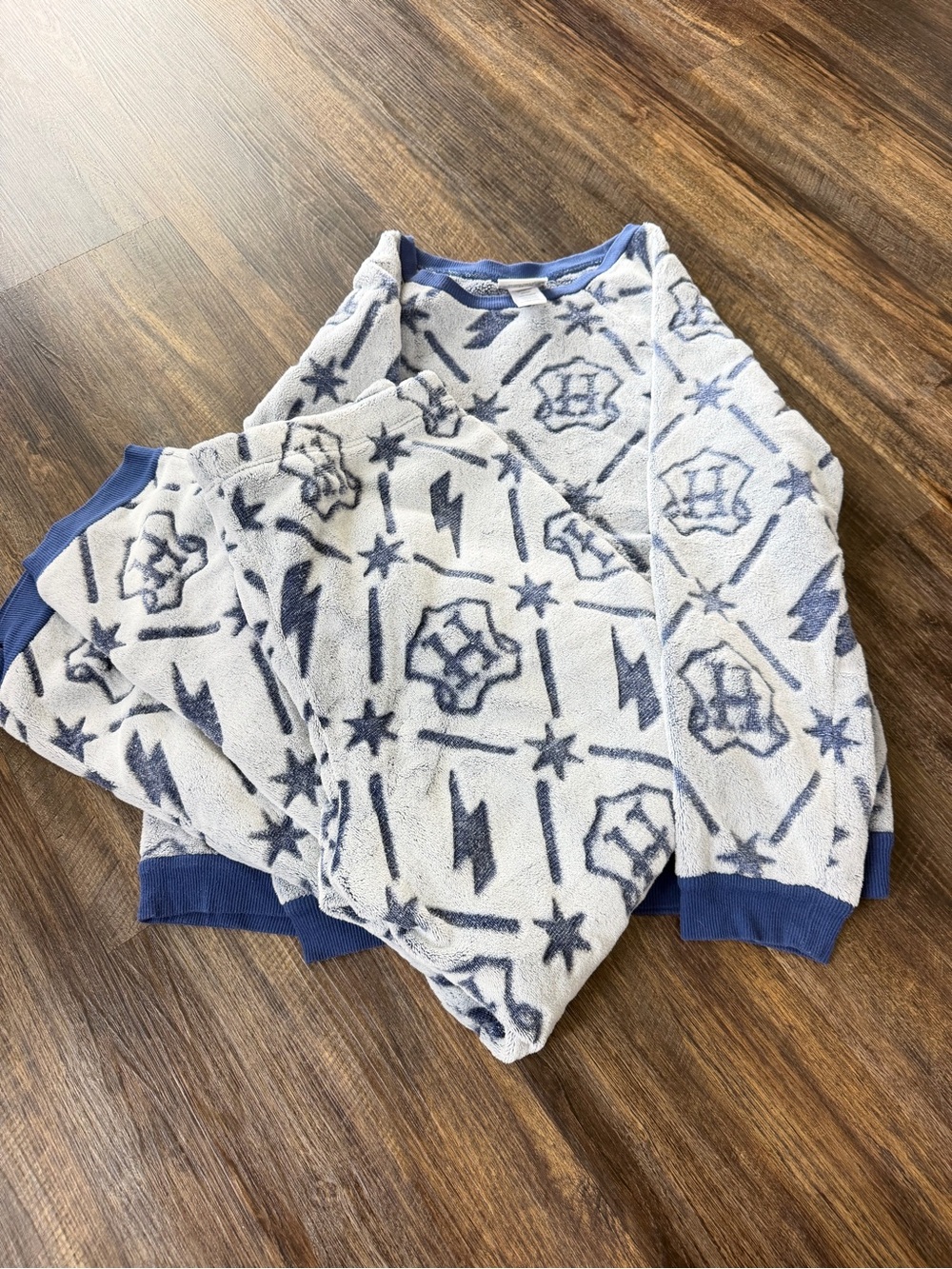 Cozy Women's Blue & White Plush Pajama Set - Soft Star & Lightning Print